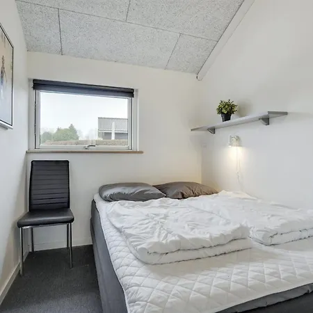 Cara - 200m From The Sea By Interhome