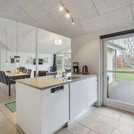 Cara - 200m From The Sea By Interhome *