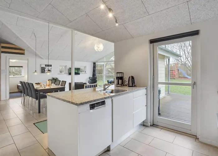 Semesterbostad Cara - 200m From The Sea By Interhome