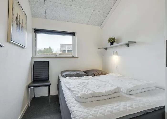 Cara - 200m From The Sea By Interhome